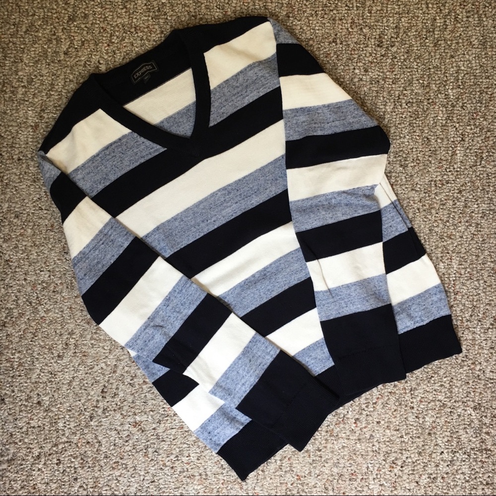 Express men’s V-neck sweater